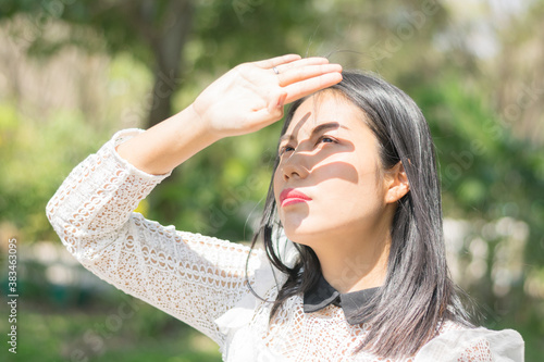 women protect sunlight