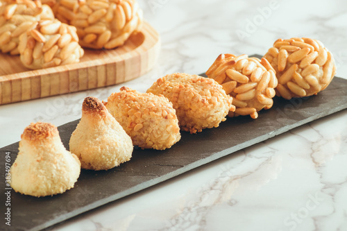 Panellets, postre típico catalan para el día de la castañanda