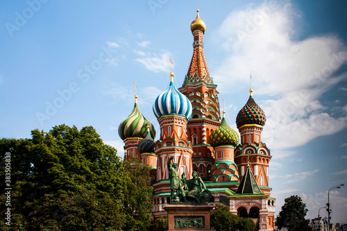 Catedral de San Basilio, Plaza Roja, en la ciudad de Moscu, Rusia. photo