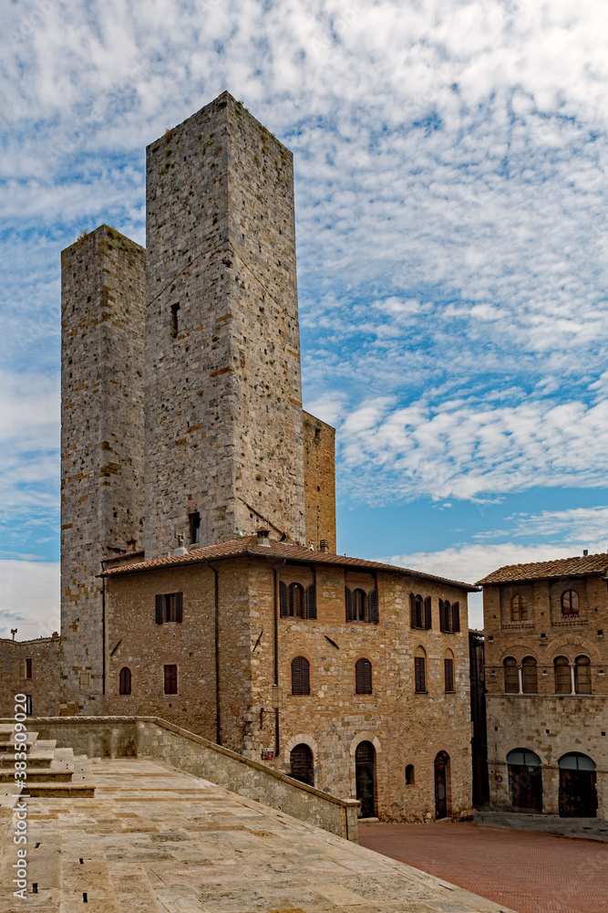 Domplatz in der Altstadt von San Gimignano in der Toskana in Italien 