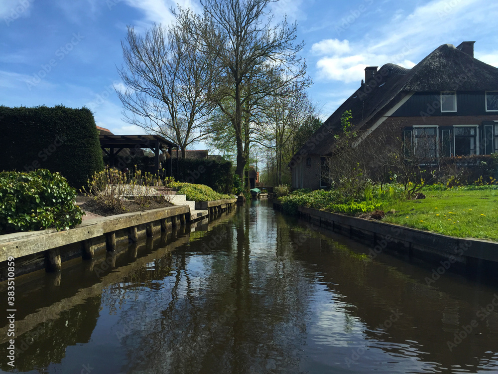 Fototapeta premium village landscape of Giethoorn in Holland Netherlands