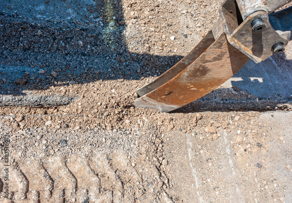 Excavator bucket with very narrow cleans. Excavator bucket with very narrow cleans.