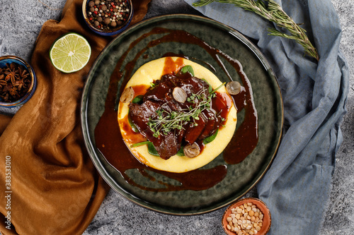 Bilde på lerret beef cheeks with mashed potatoes