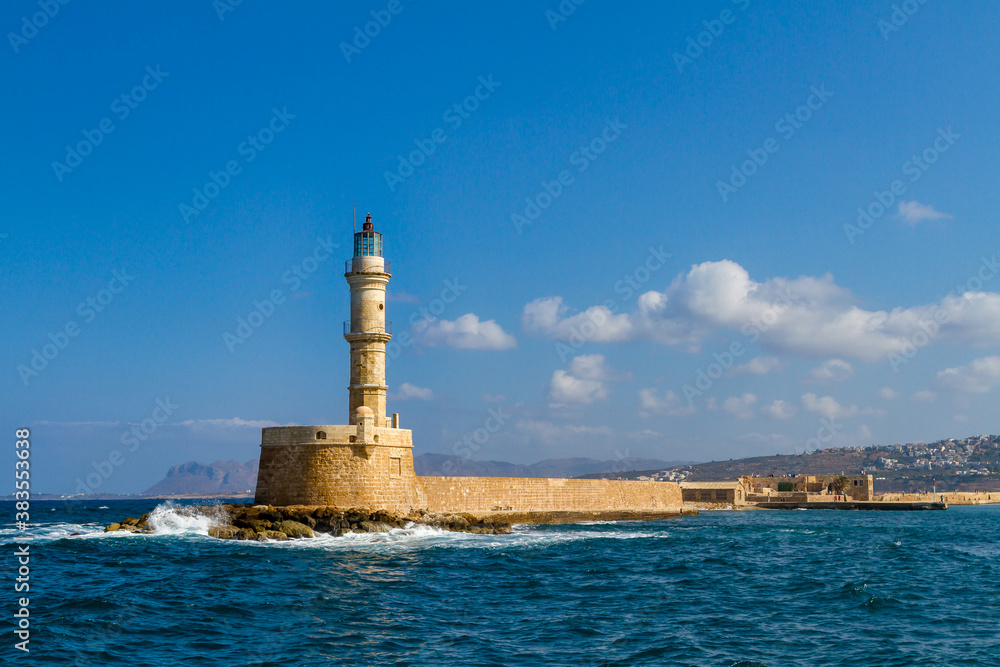 Leuchtturm an der Hafeneinfahrt von Chania auf Kreta