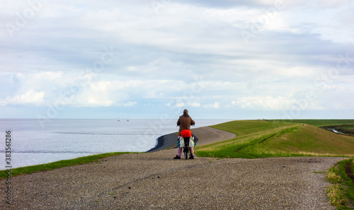 Foto Landscape with dike along the Wadden sea in the Netherlands