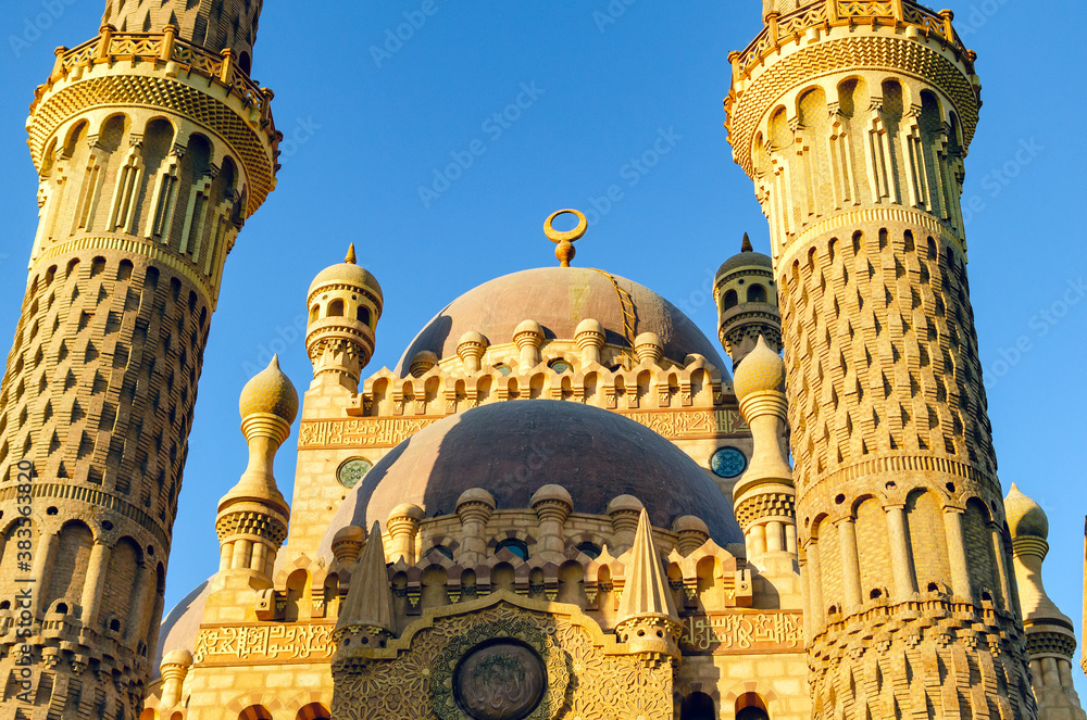 Obraz premium Al Mustafa Mosque in Sharm El Sheikh in the old city