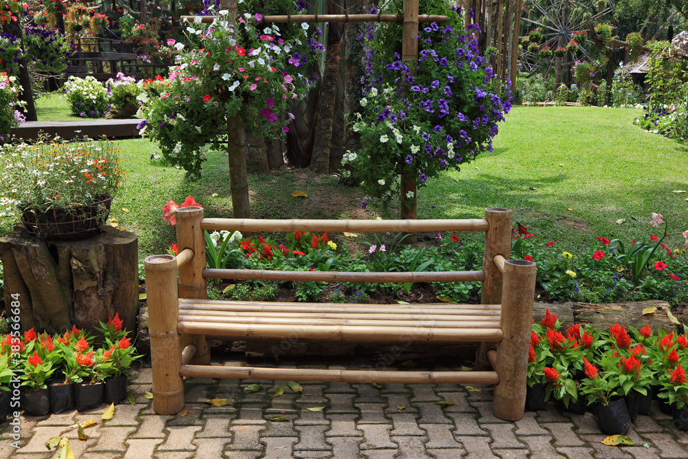 Naklejka premium A flowers and a bench