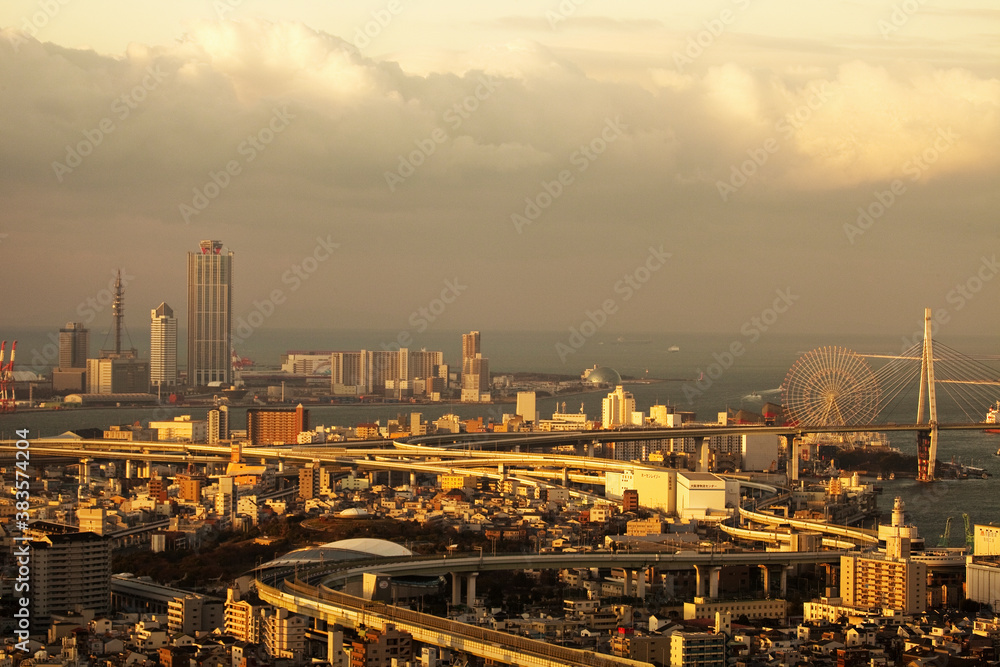 Obraz premium 朝日に染まる大阪ベイエリア