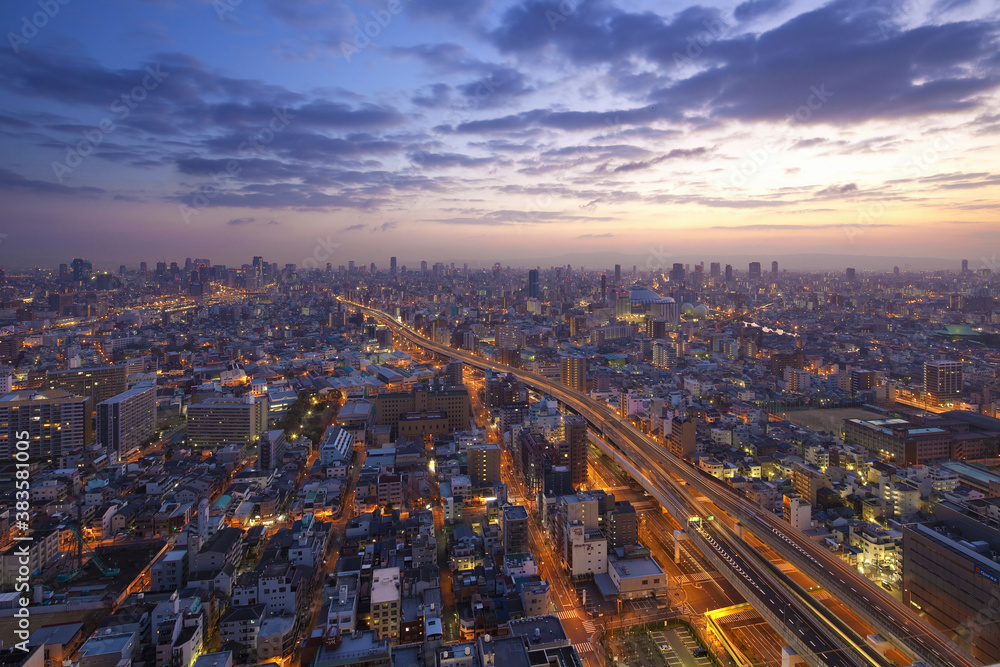 Fototapeta premium 大阪西区から見る市内の夜明け
