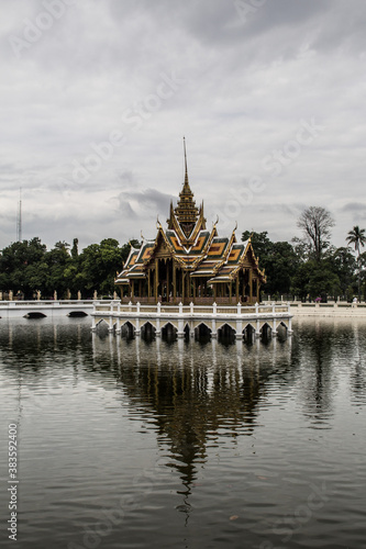 Palacio sobre el agua en Tailandia