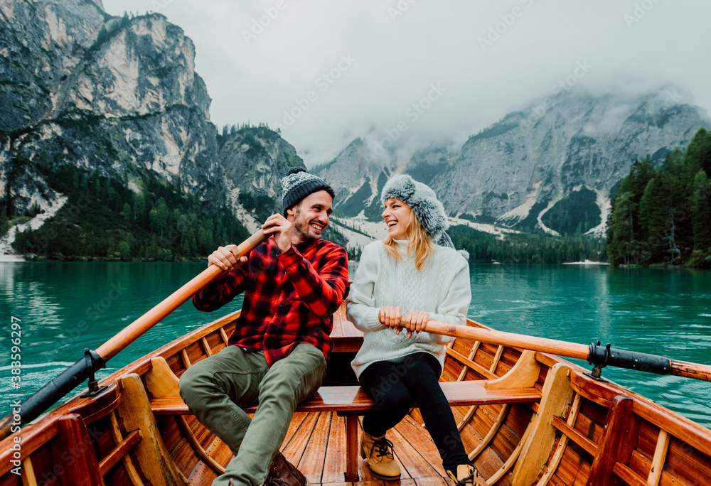 Titolo: Romantic couple on a boat visiting an alpine lake at Braies Italy. Tourist in love spending loving moments together at autumn mountains. Concept about travel, couple and wanderust.
Titolo: Romantic couple on a boat visiting an alpine lake at Braies Italy. Tourist in love spending loving moments together at autumn mountains. Concept about travel, couple and wanderust.