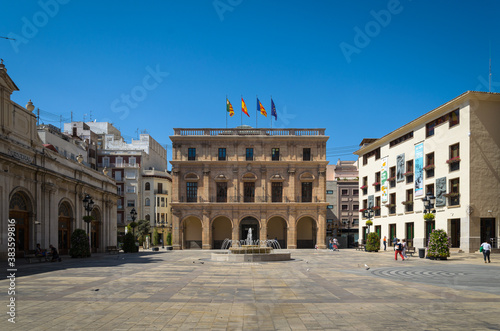 Fotografía Main square of Castellon de la Plana with the city council building, Spain