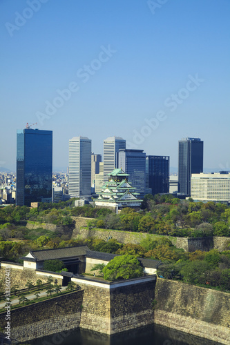 大阪城とOBPビル群 © Paylessimages