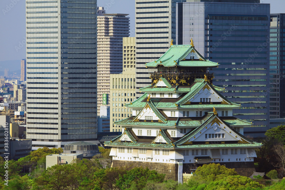 大阪城とOBPビル群