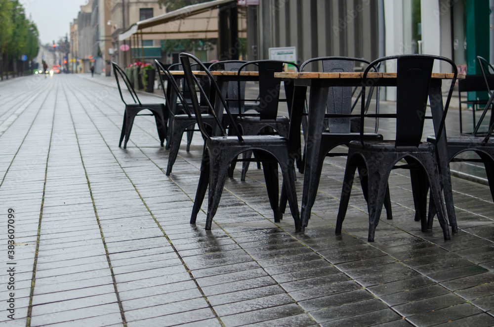 empty tables in the city center, pandemic, quarantine