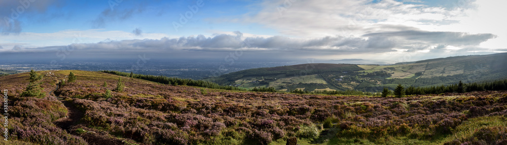 Fototapeta premium Beautiful Vista Sunrise Over Dublin Mountains