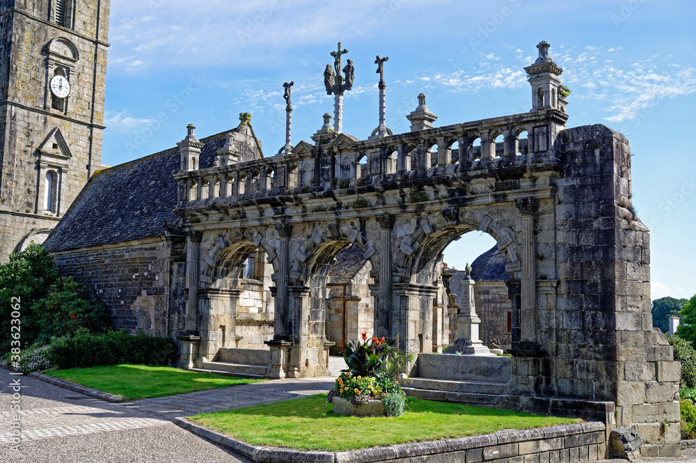 Obraz premium Enclos Paroissial de Sizun, L’arc de triomphe, Armorique, Finistère, Bretagne, France