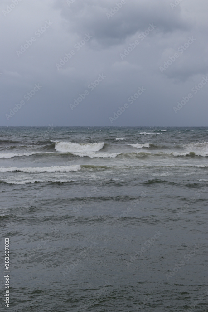 Waves arriving to the shore