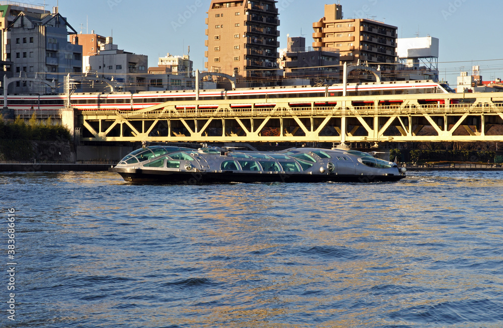 隅田川を行く水上バス