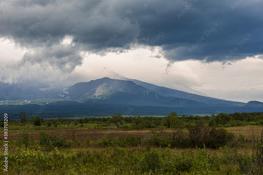Obraz premium Kamchatka, skylight at the foot of the Koryaksky volcano