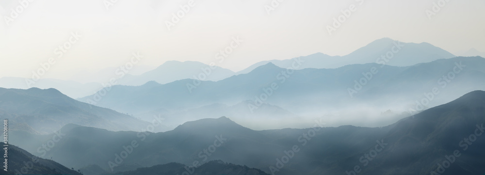 China's traditional Chinese painting ink in the mountains.