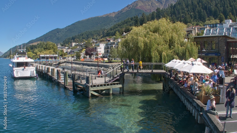 Fototapeta premium Diners and Tourists at The Queenstown Jetty