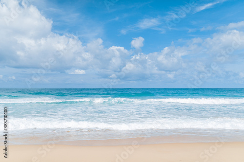 Tropical beach and sunny sky. © Nos