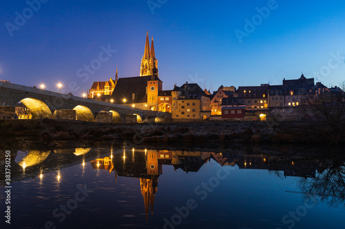 Fotografi Regensburg e Danubio di sera