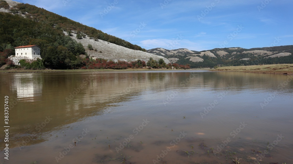 Bagnoli Irpino - Panorama dalla riva del Lago di Laceno