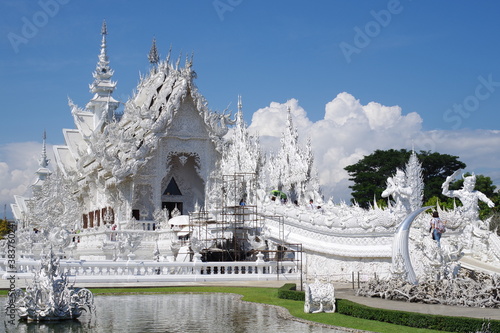 チェンライのワットロンクンの本堂④