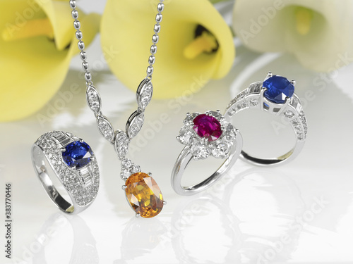 サファイヤ、ルビー、ダイヤネックレス