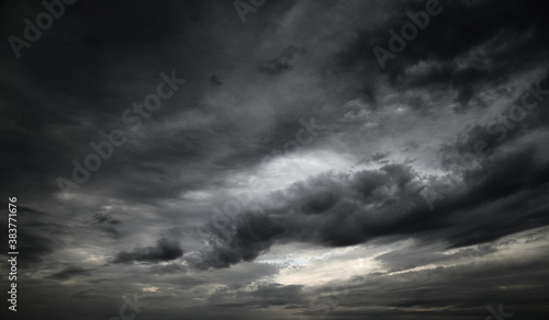 Fotografie beautiful dark dramatic sky with stormy clouds