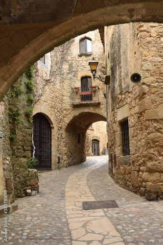 arch and street of the old town of medieval village of Pals  Girona province  Catalonia  Spain