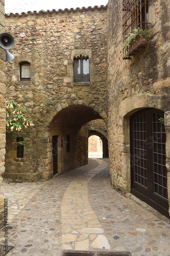 Fototapeta Naklejka Na Ścianę i Meble -  streets of the old town of medieval village of Pals, Girona province, Catalonia, Spain