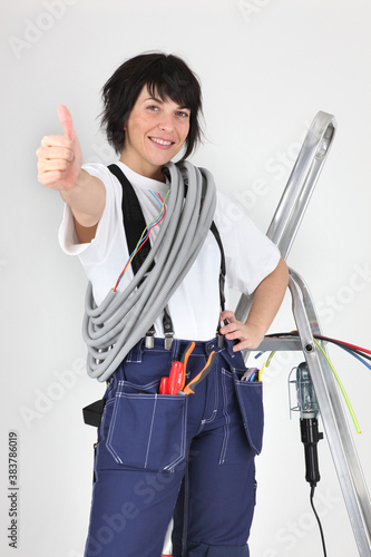 a female artisan doing thumbs up