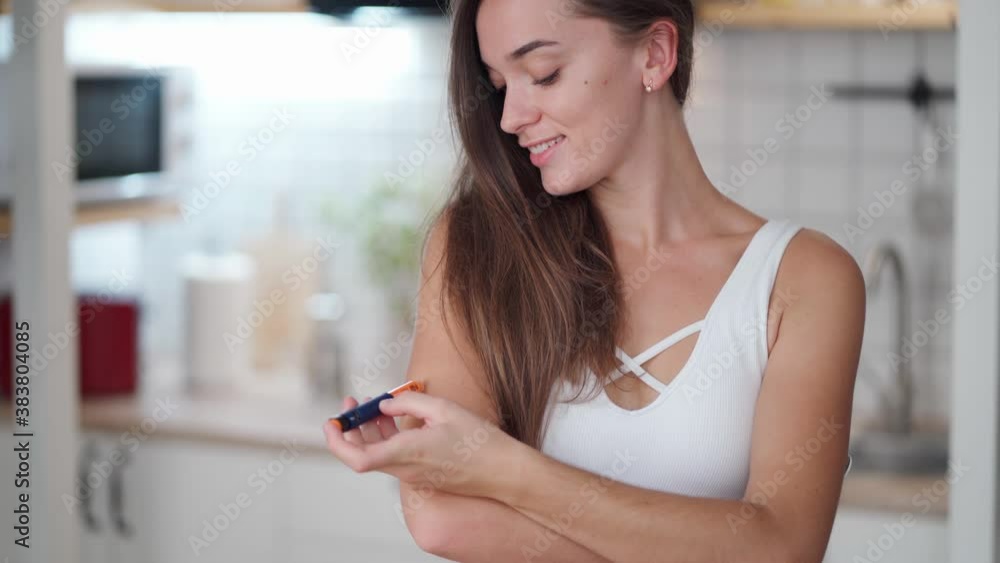 Insulin injection into the shoulder. Treatment and controlling sugar