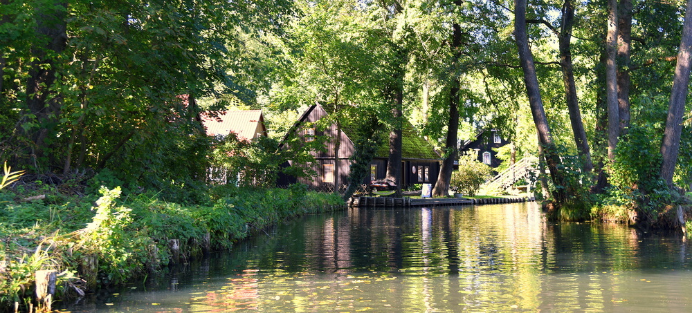 Ruheoase in den verzweigten Wasserarmen der Spree Ruheoase in den verzweigten Wasserarmen der Spree