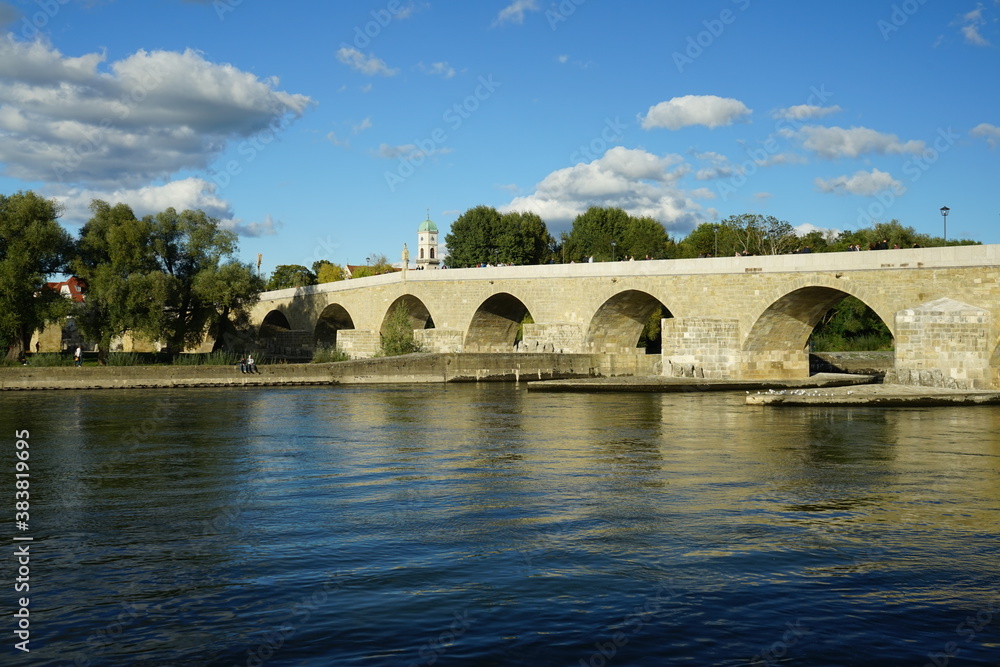 Blick zur Steinernen Brücke in Regensburg