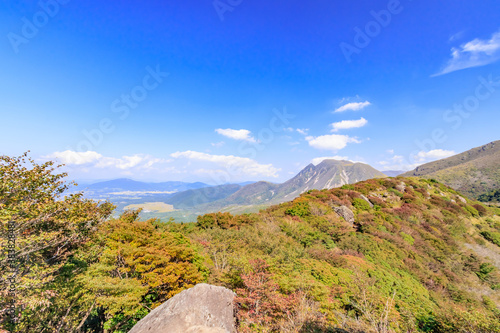 沓掛山から見た初秋のくじゅう連山 大分県玖珠郡 Kujuurenzan early autumn seen from Mt.Kutsukakeyama Ooita-ken Kusu-gun