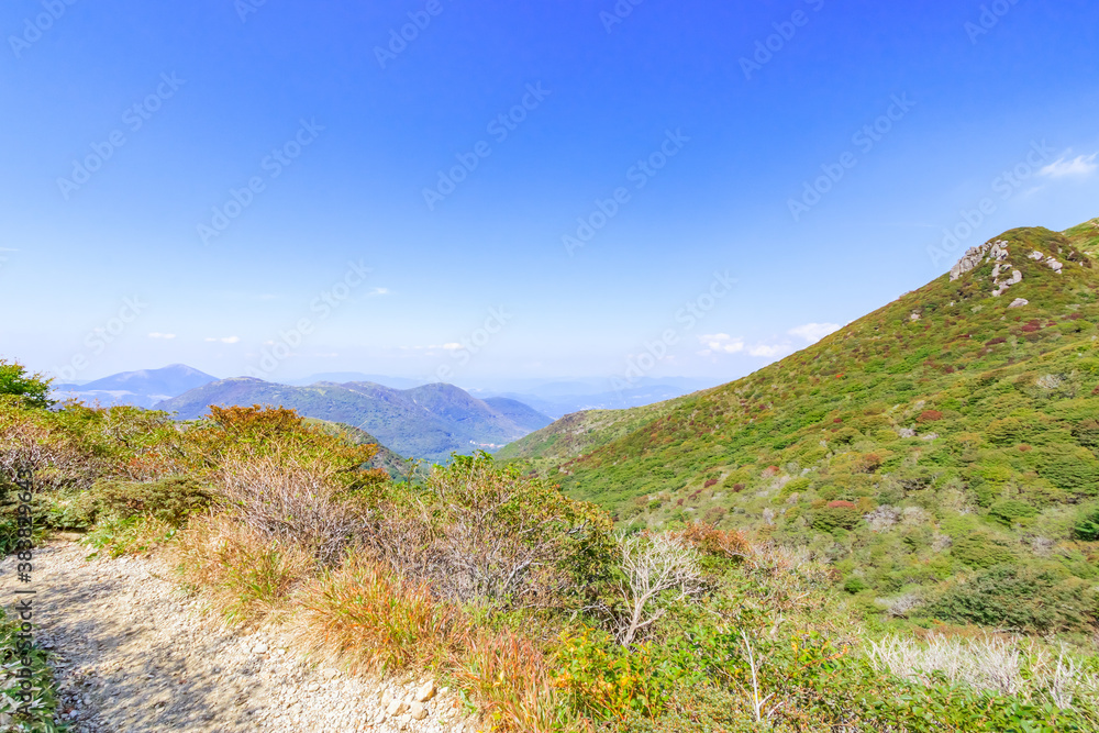 初秋のくじゅう連山と登山道 大分県玖珠郡 Kujuurenzan and Trail early autumn Ooita-ken Kusu-gun 初秋のくじゅう連山と登山道 大分県玖珠郡 Kujuurenzan and Trail early autumn Ooita-ken Kusu-gun