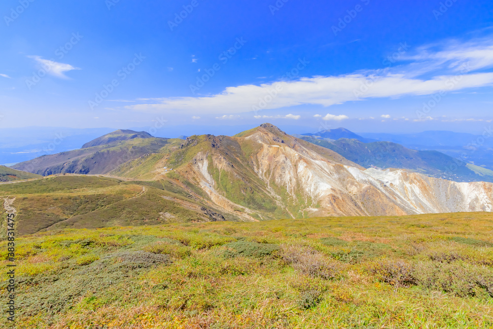 Fototapeta premium 天狗ヶ城山頂から見た初秋のくじゅう連山 大分県玖珠郡 Kujuurenzan early autumn seen from Mt.Tengugajou Ooita-ken Kusu-gun