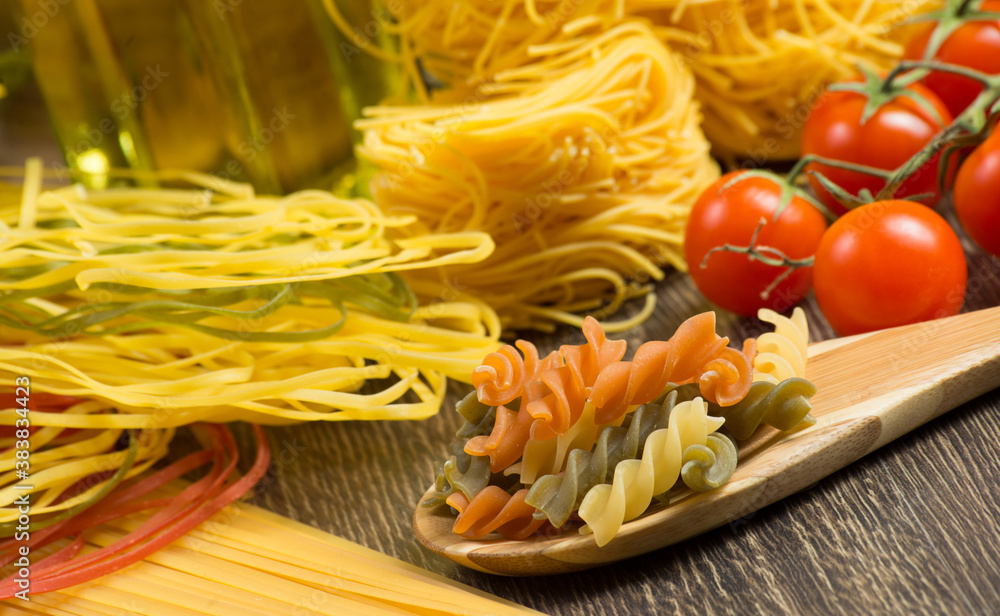 Fotografie pasta on a wooden table