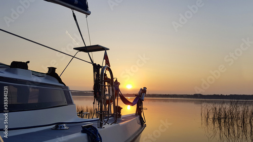 Fototapeta Naklejka Na Ścianę i Meble -  Sailboat on the lake - sunset.