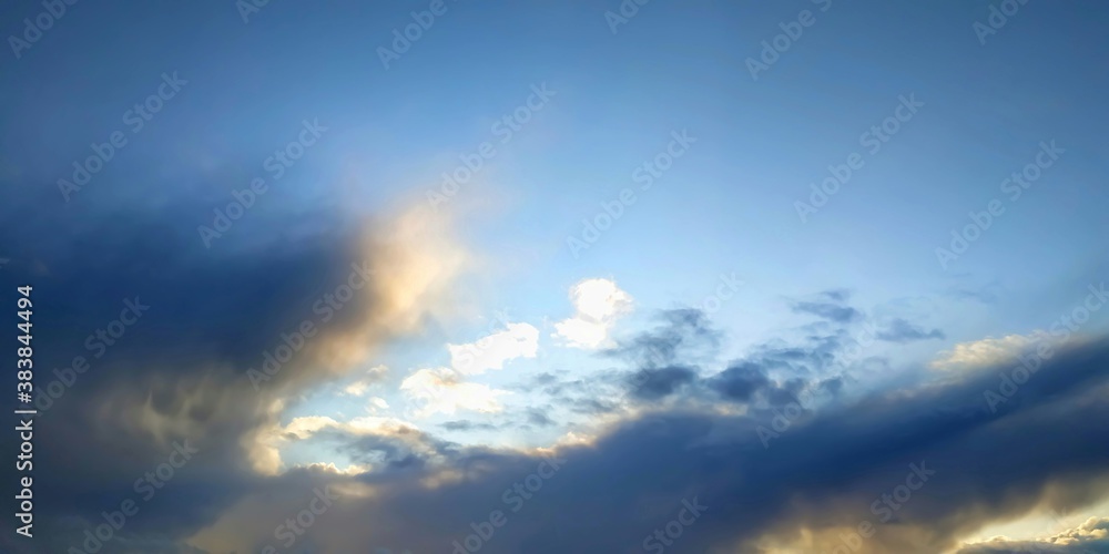 Obraz premium Beautiful blue sky, sun and clouds for background