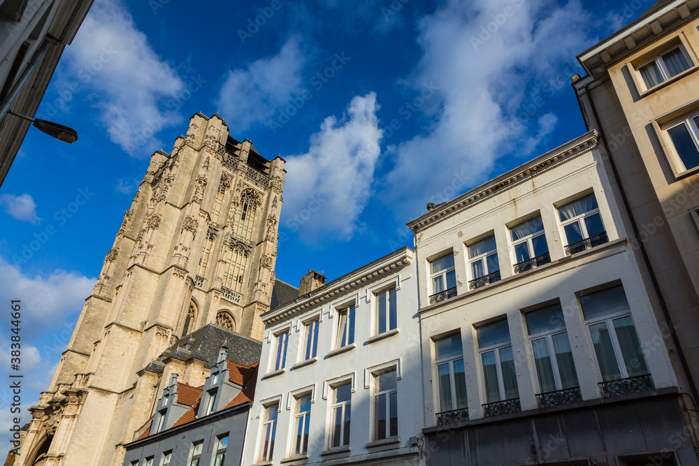 ベルギー　アントワープの旧市街の街並み　Sint-Jacobskerk