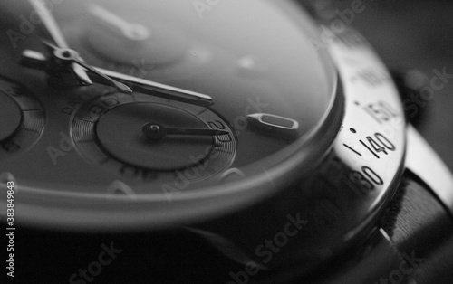 Detalle (close up) de la esfera de un reloj cronógrafo de muñeca (macro) photo