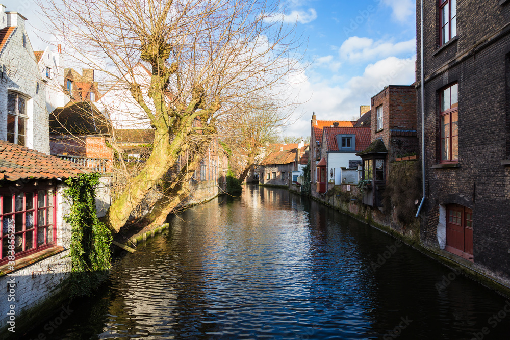 ベルギー　ブルージュ歴史地区を流れる運河