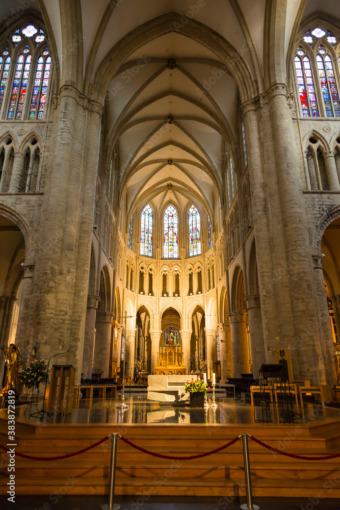 ベルギー　ブリュッセルのサンミッシェル大聖堂内部