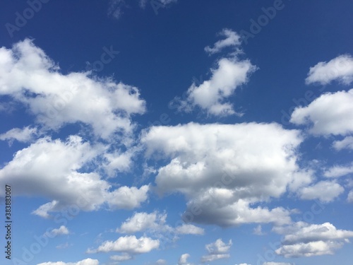 空と雲の青空背景