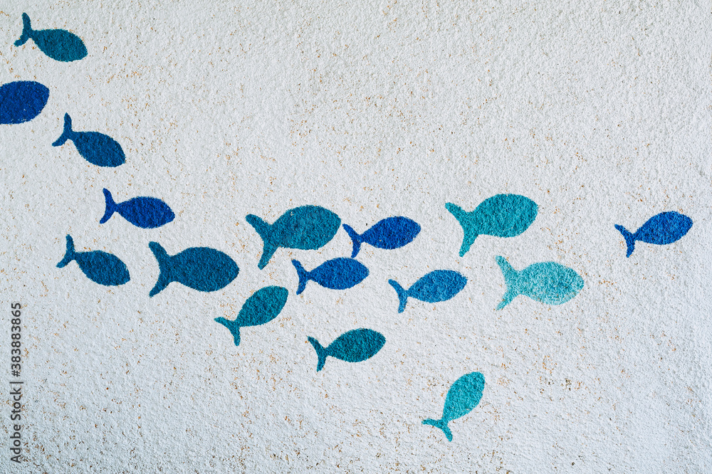 Décor mural avec peinture de poissons bleus